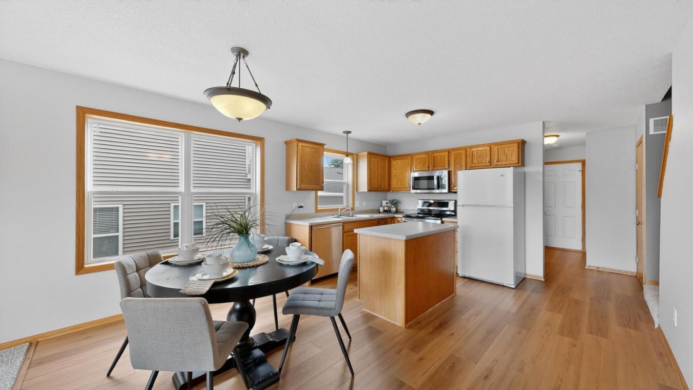 Move-in ready 3 bed, 3 bath end-unit townhome filled with natural ligh – image 10