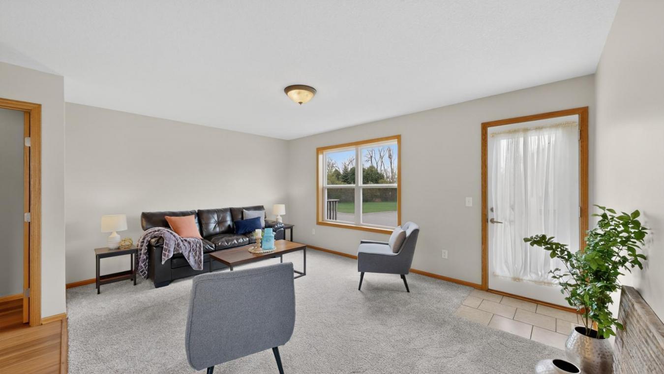 Move-in ready 3 bed, 3 bath end-unit townhome filled with natural ligh – image 12