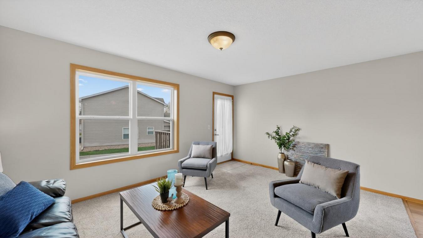 Move-in ready 3 bed, 3 bath end-unit townhome filled with natural ligh – image 14