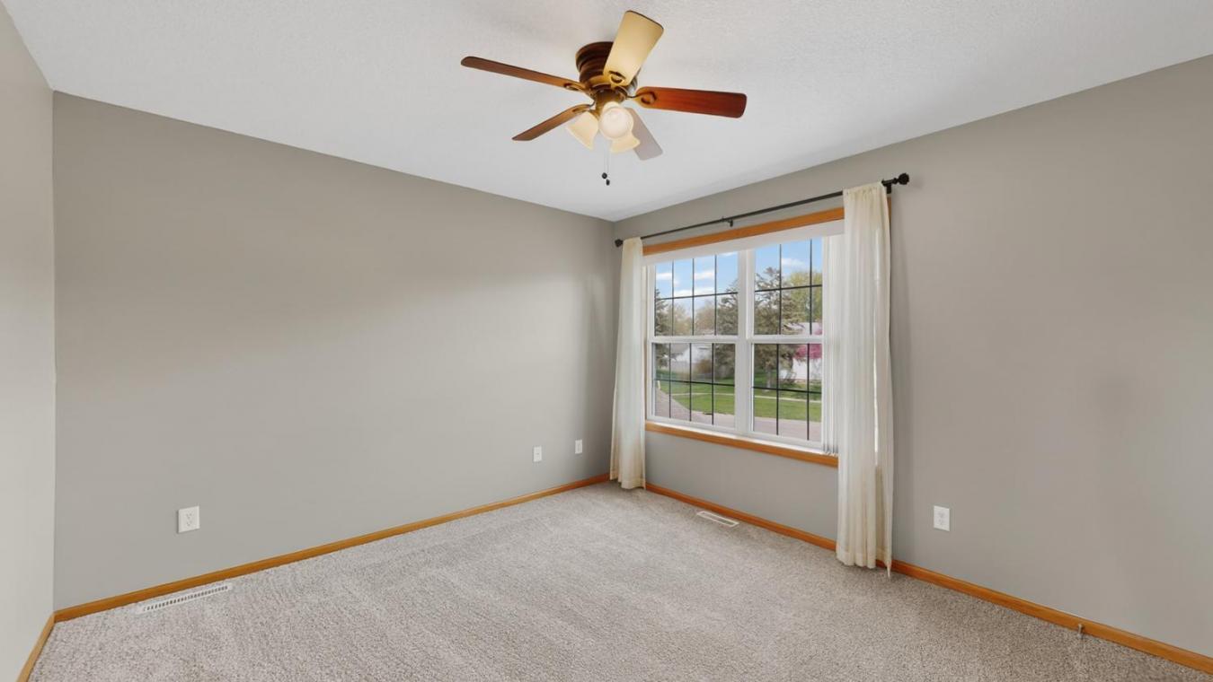 Move-in ready 3 bed, 3 bath end-unit townhome filled with natural ligh – image 16