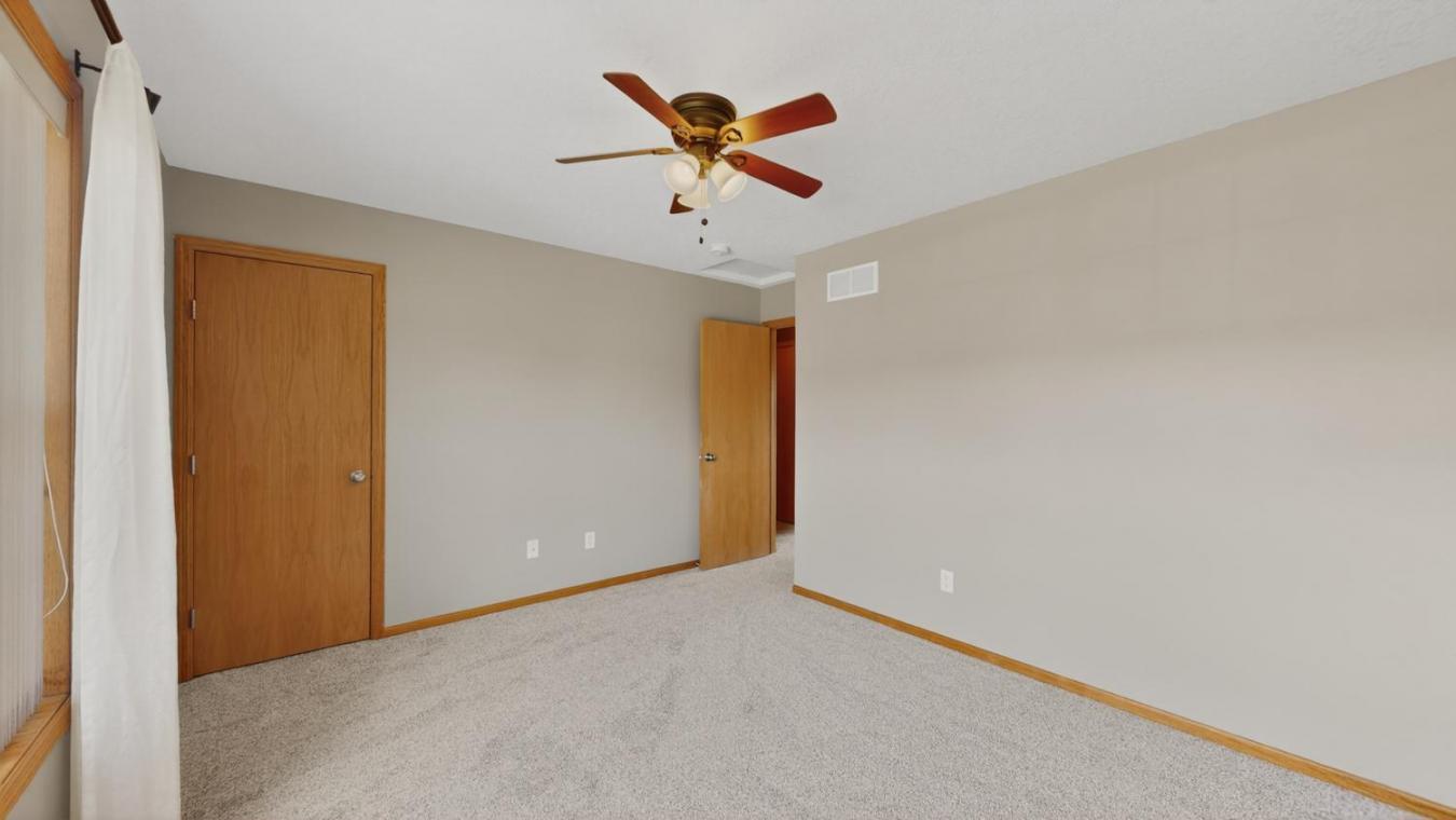 Move-in ready 3 bed, 3 bath end-unit townhome filled with natural ligh – image 17