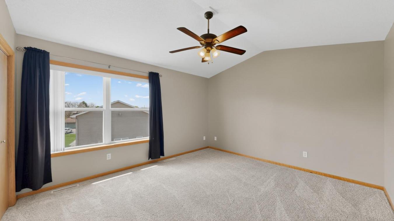 Move-in ready 3 bed, 3 bath end-unit townhome filled with natural ligh – image 19