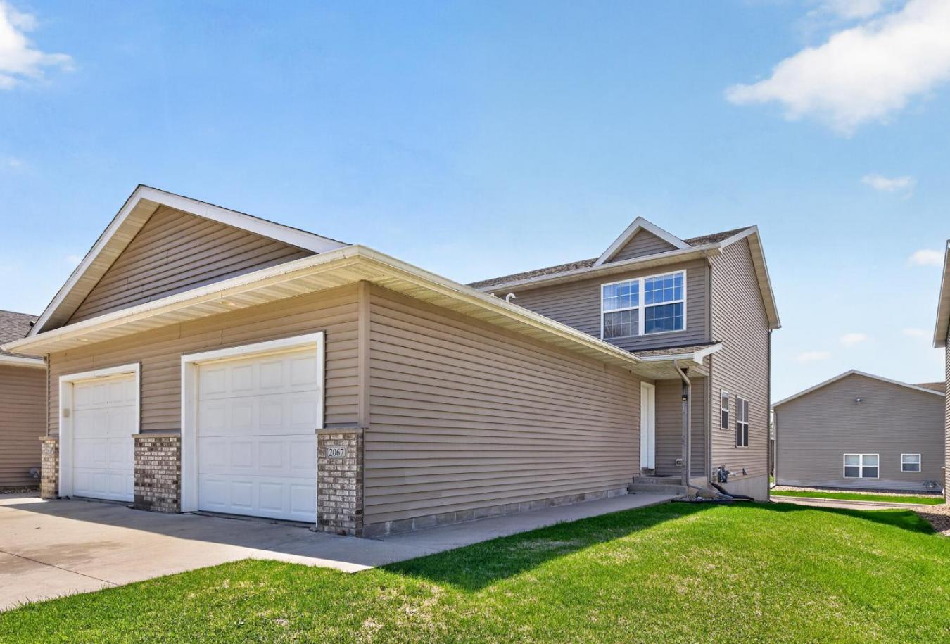 Move-in ready 3 bed, 3 bath end-unit townhome filled with natural ligh – image 2