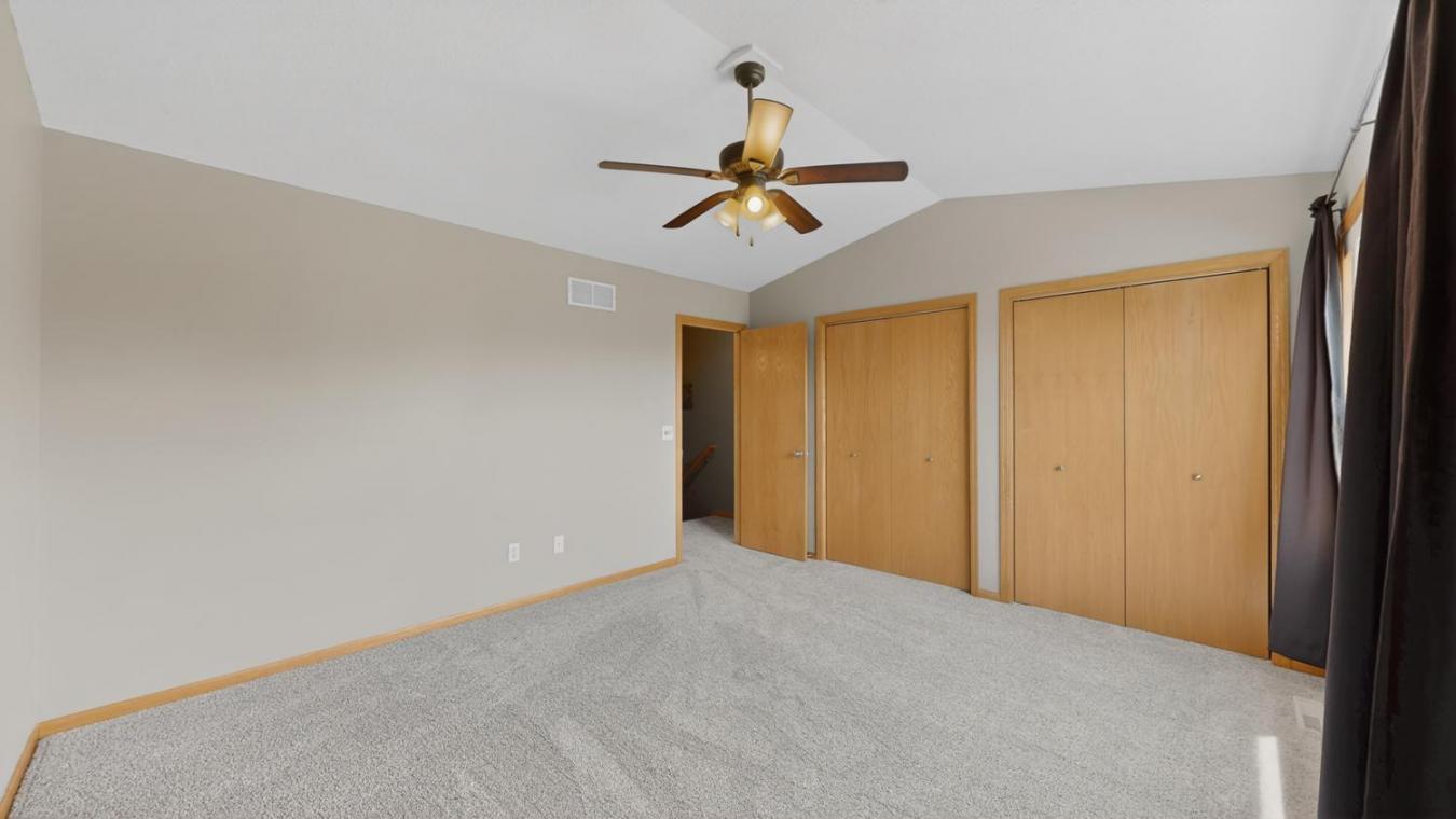 Move-in ready 3 bed, 3 bath end-unit townhome filled with natural ligh – image 20