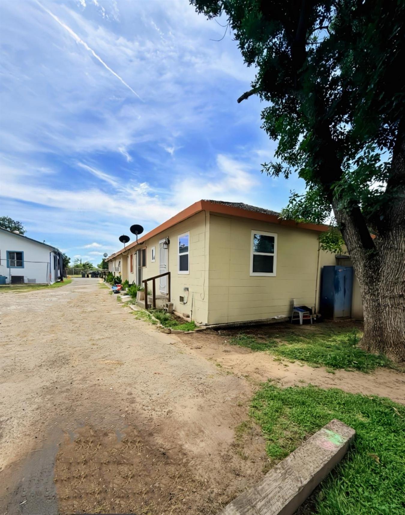 Sacramento, Sacramento, 95815, United States, 9 Bedrooms Bedrooms, ,3 BathroomsBathrooms,Residential,For Sale,2044432