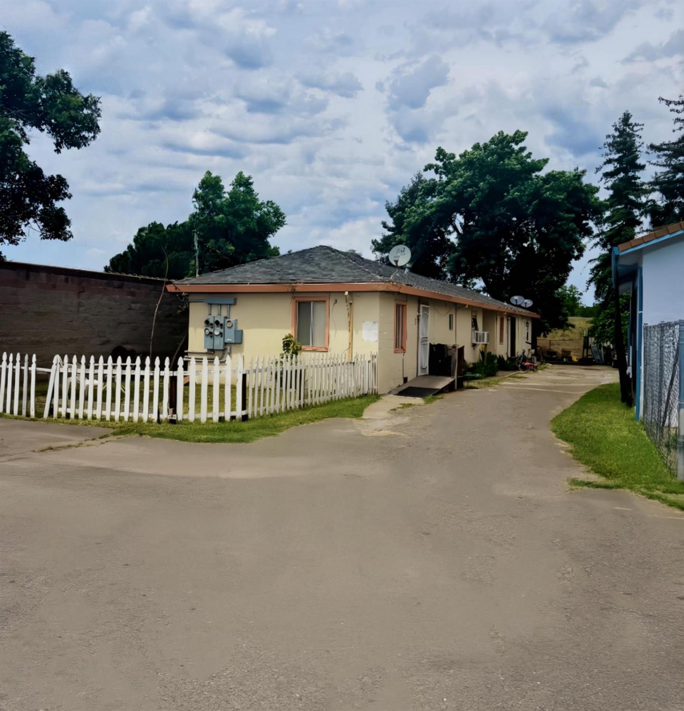 Sacramento, Sacramento, 95815, United States, 9 Bedrooms Bedrooms, ,3 BathroomsBathrooms,Residential,For Sale,2044432