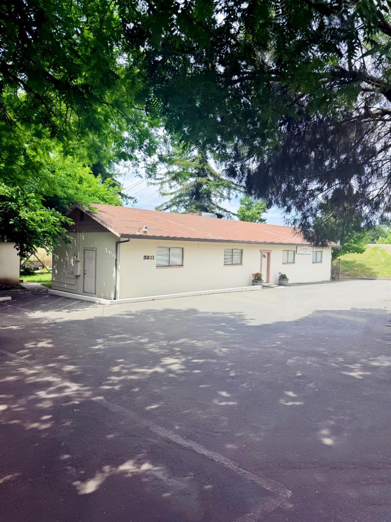 Sacramento, Sacramento, 95815, United States, 9 Bedrooms Bedrooms, ,3 BathroomsBathrooms,Residential,For Sale,2044432