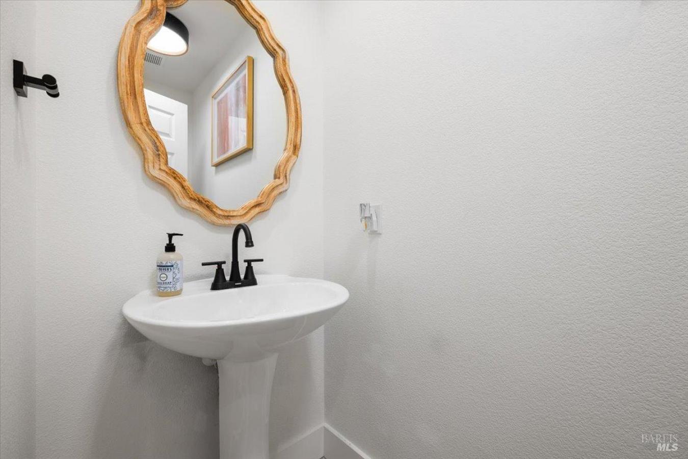 Windsor, Sonoma, 95492, United States, 4 Bedrooms Bedrooms, ,2 BathroomsBathrooms,Residential,For Sale,2044909