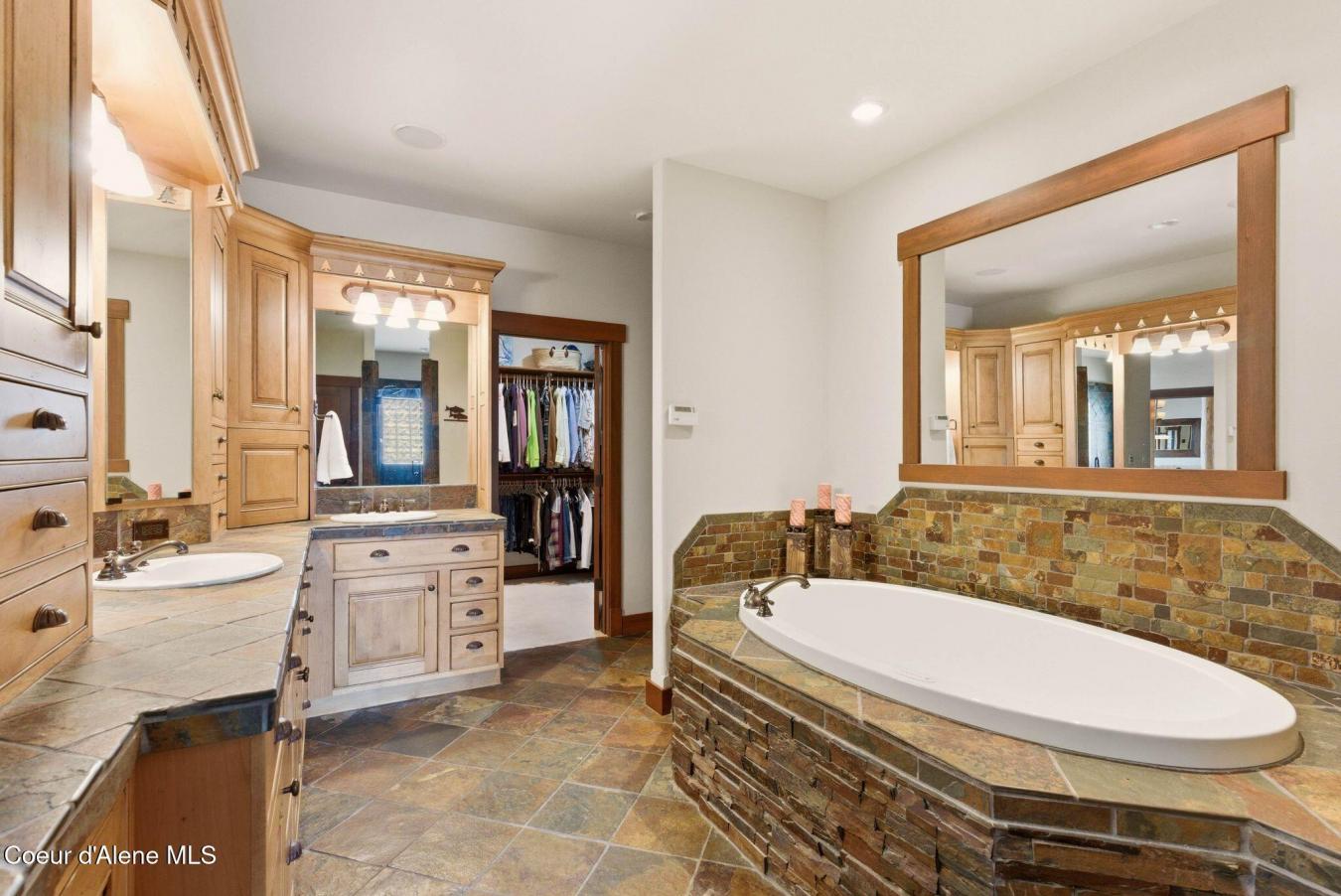 Sandpoint, Bonner, 83864, United States, 6 Bedrooms Bedrooms, ,2 BathroomsBathrooms,Residential,For Sale,2044904