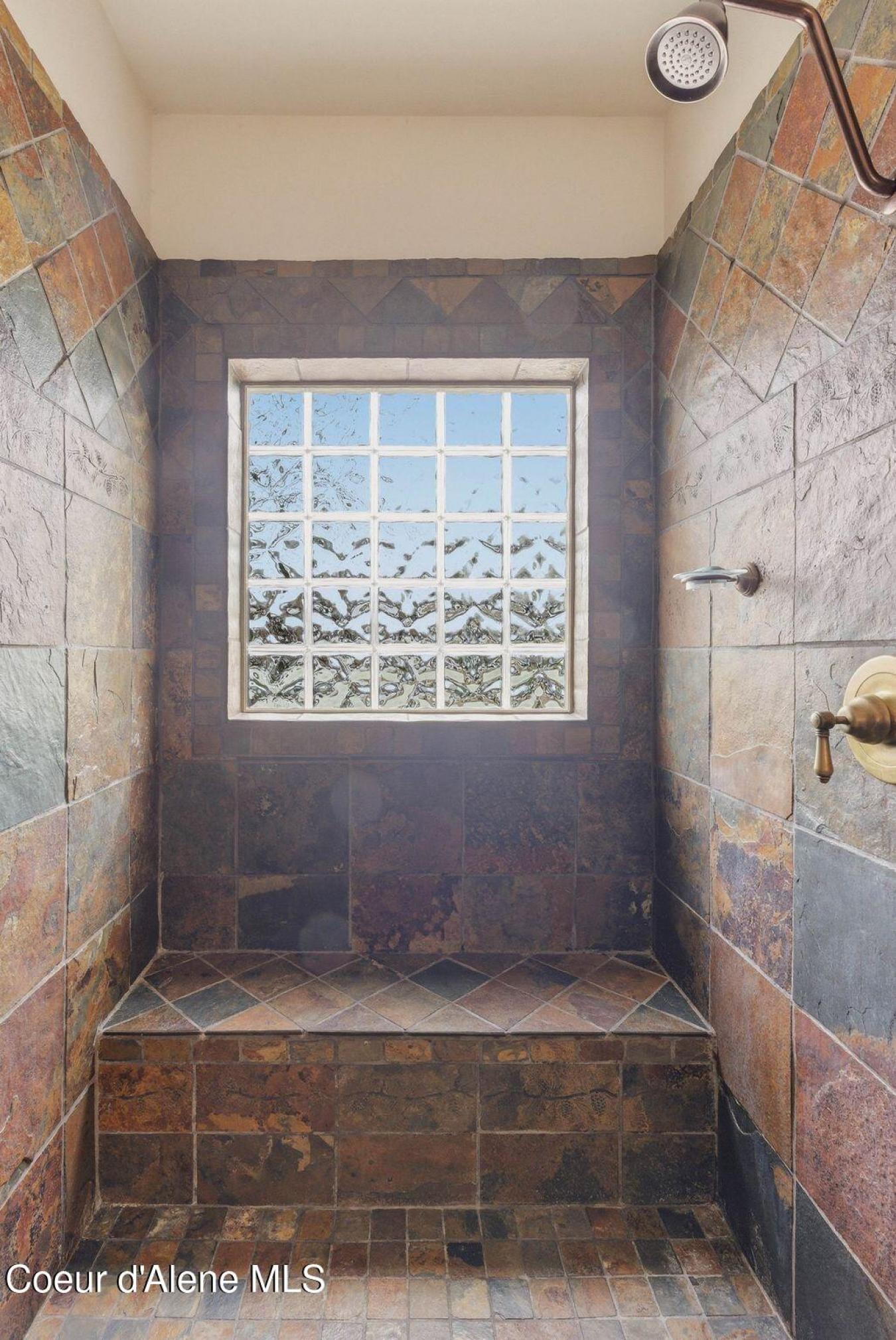 Sandpoint, Bonner, 83864, United States, 6 Bedrooms Bedrooms, ,2 BathroomsBathrooms,Residential,For Sale,2044904