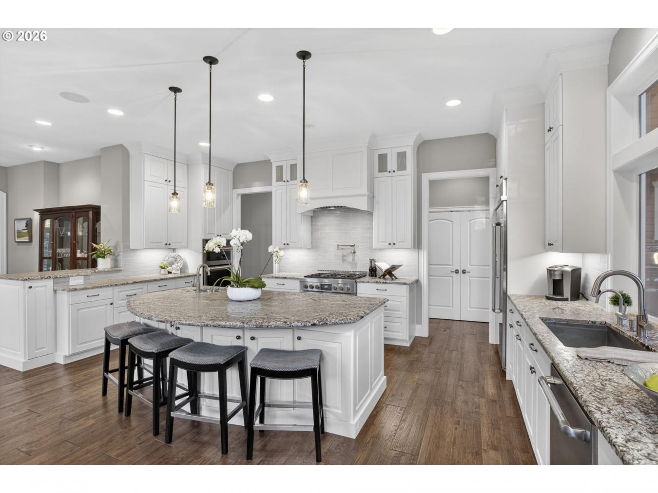 LakeOswego, Clackamas, 97034, United States, 4 Bedrooms Bedrooms, ,2 BathroomsBathrooms,Residential,For Sale,2044903