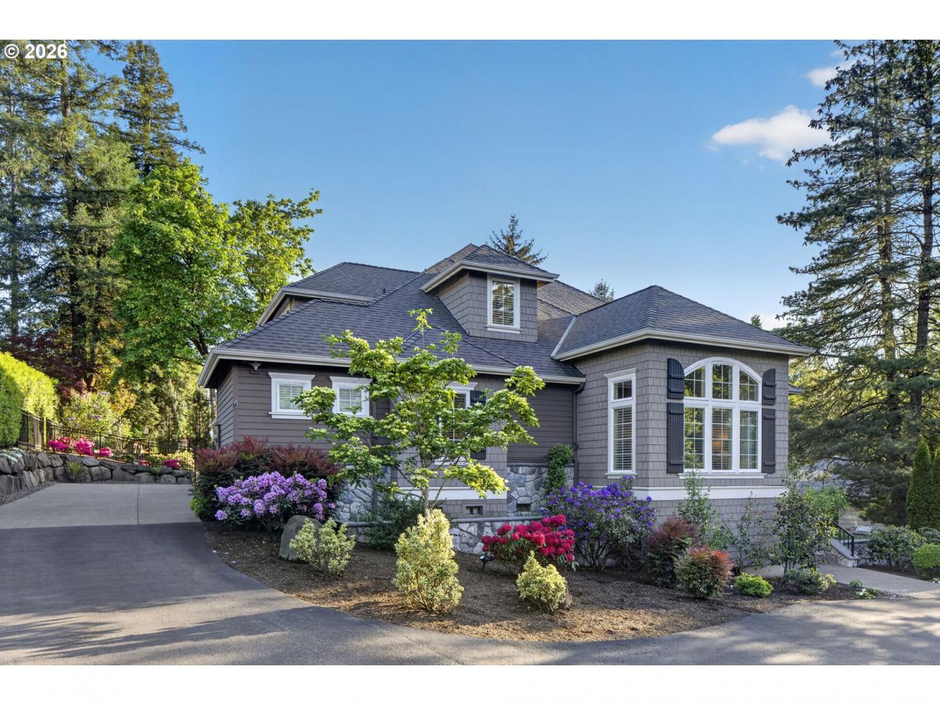 LakeOswego, Clackamas, 97034, United States, 4 Bedrooms Bedrooms, ,2 BathroomsBathrooms,Residential,For Sale,2044903