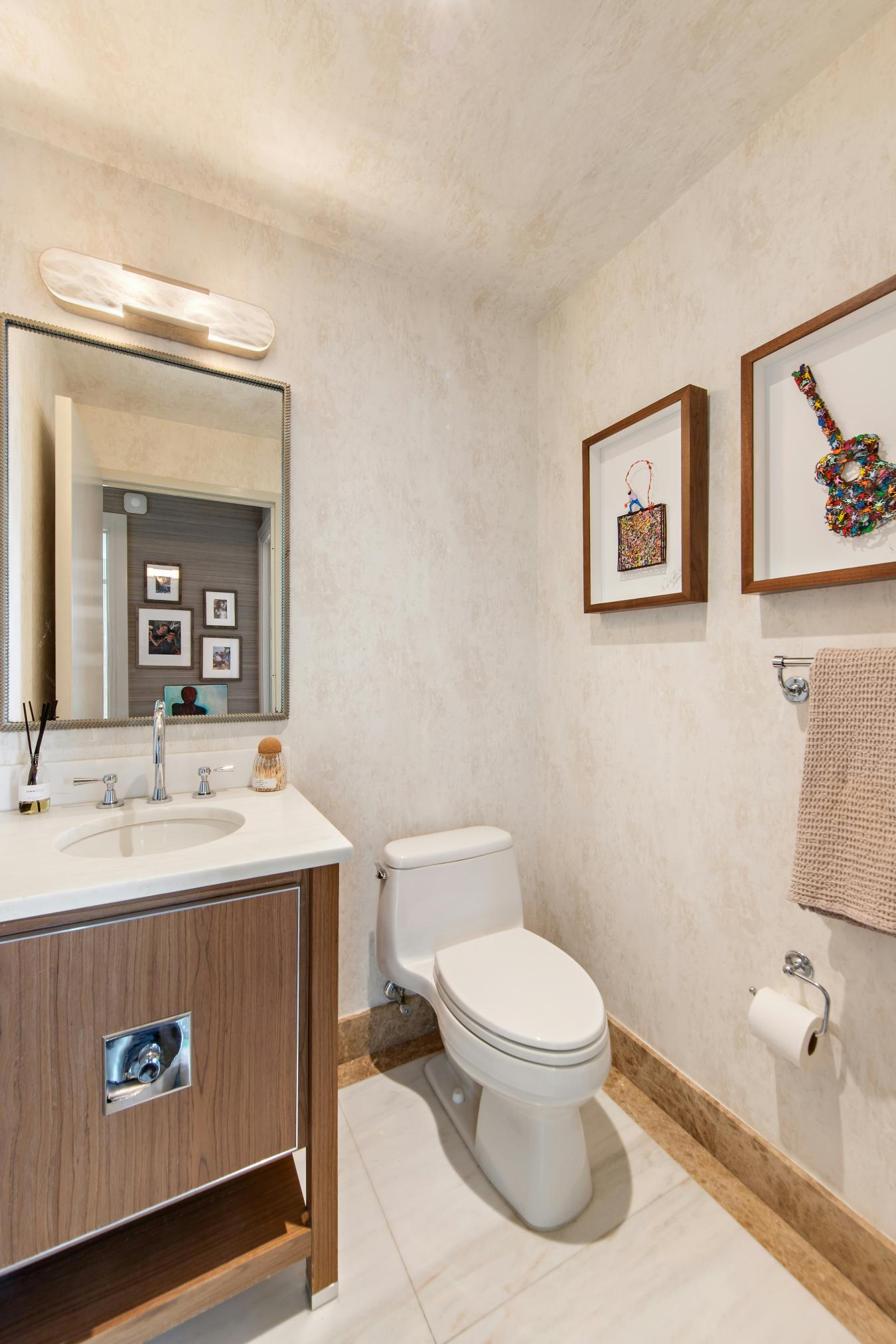 New York, New York, 10023, United States, 3 Bedrooms Bedrooms, ,2 BathroomsBathrooms,Residential,For Sale,2044892