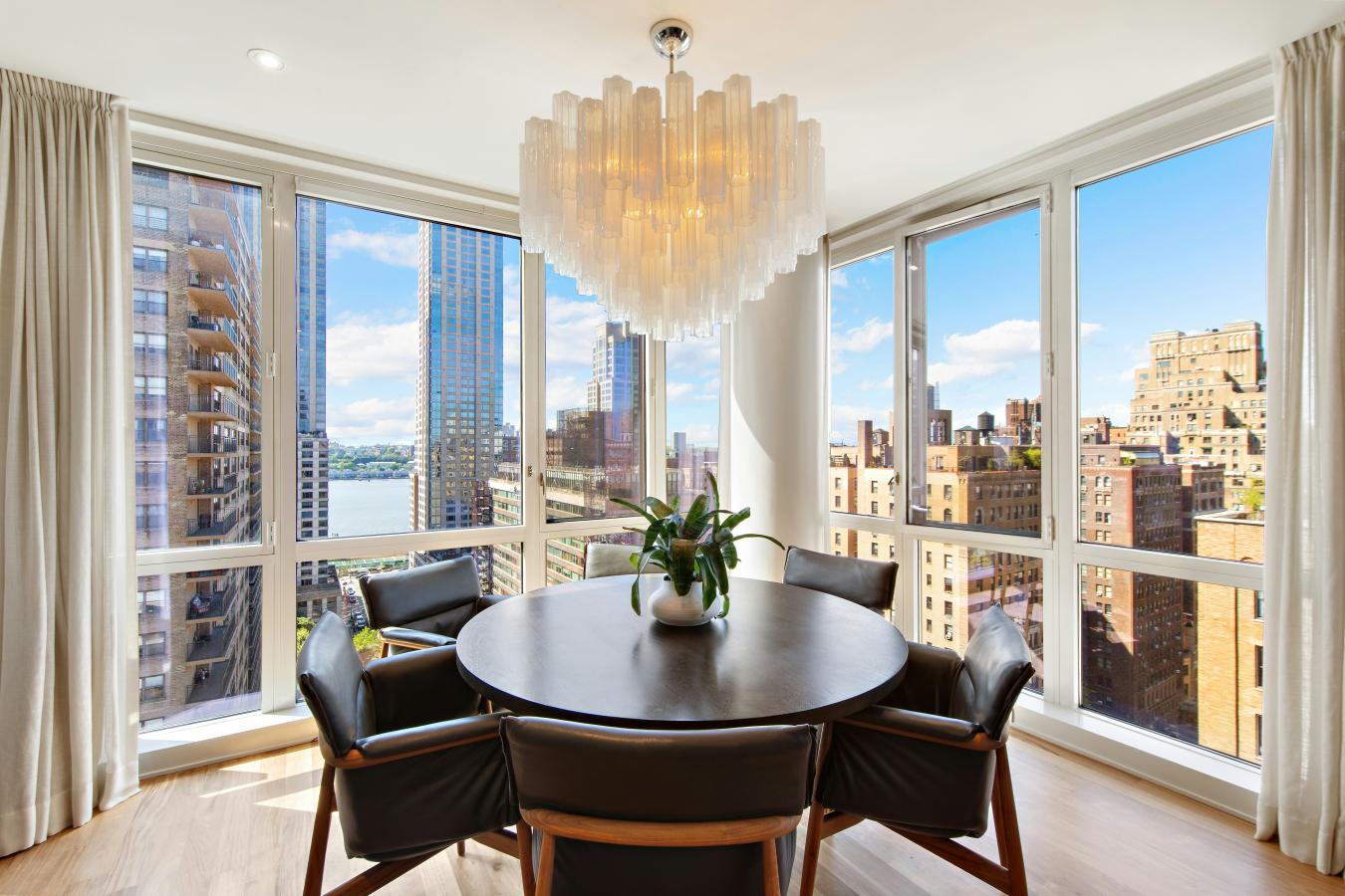 New York, New York, 10023, United States, 3 Bedrooms Bedrooms, ,2 BathroomsBathrooms,Residential,For Sale,2044892