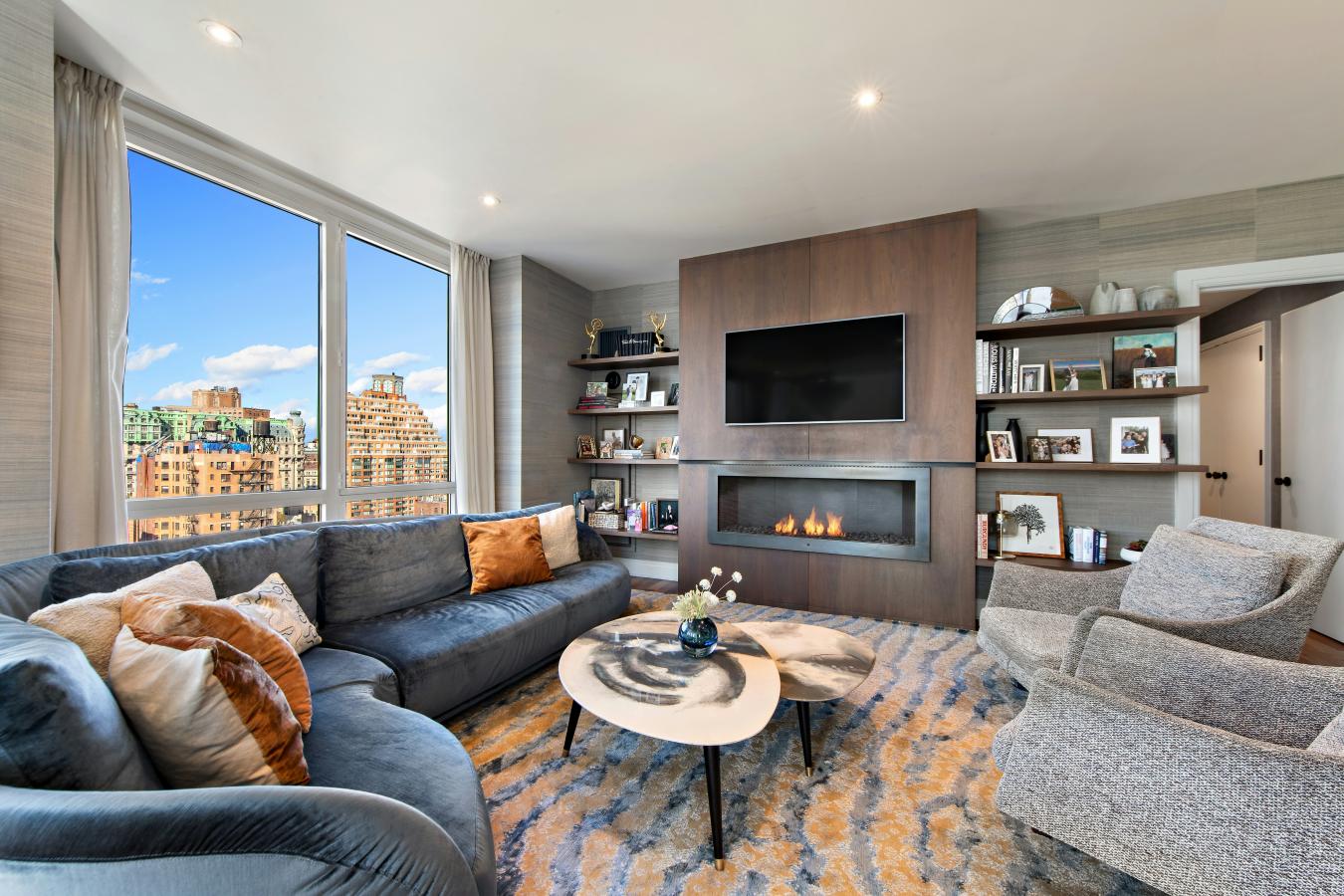 New York, New York, 10023, United States, 3 Bedrooms Bedrooms, ,2 BathroomsBathrooms,Residential,For Sale,2044892