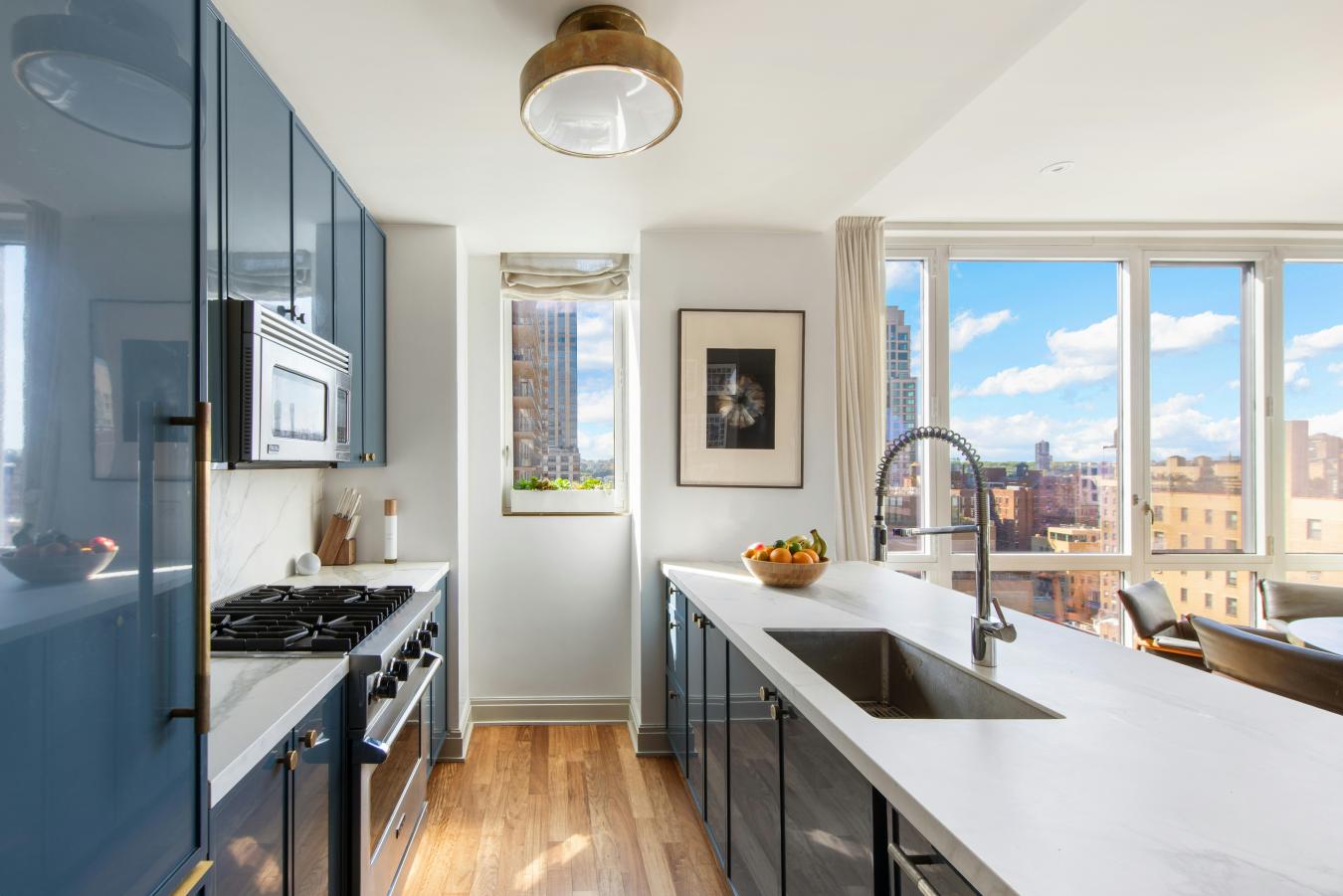 New York, New York, 10023, United States, 3 Bedrooms Bedrooms, ,2 BathroomsBathrooms,Residential,For Sale,2044892