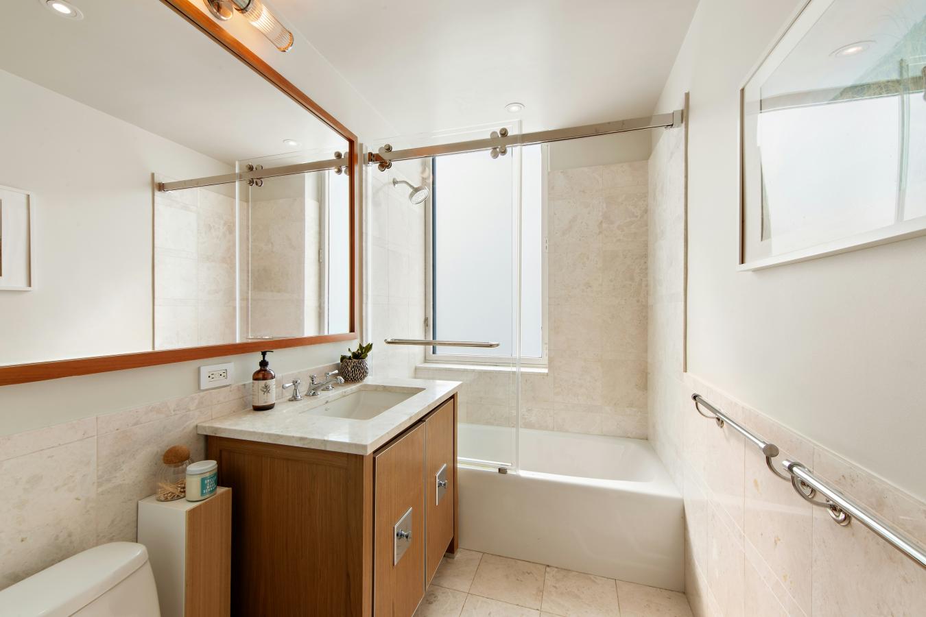 New York, New York, 10023, United States, 3 Bedrooms Bedrooms, ,2 BathroomsBathrooms,Residential,For Sale,2044892