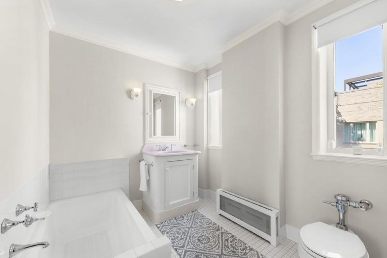 New York, New York, 10021, United States, 1 Bedroom Bedrooms, ,1 BathroomBathrooms,Residential,For Sale,2044888