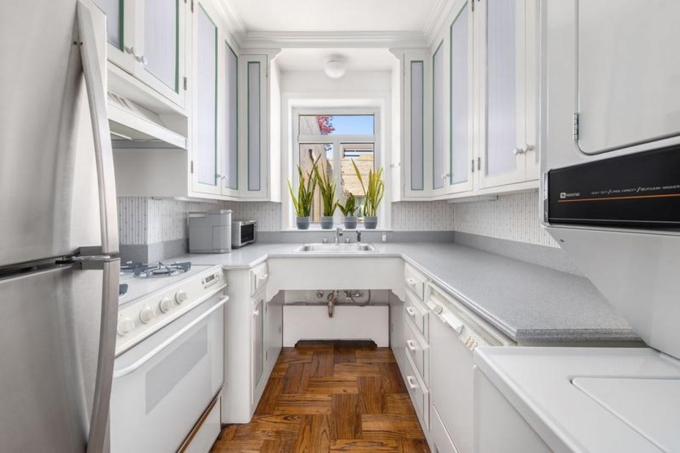 New York, New York, 10021, United States, 1 Bedroom Bedrooms, ,1 BathroomBathrooms,Residential,For Sale,2044888
