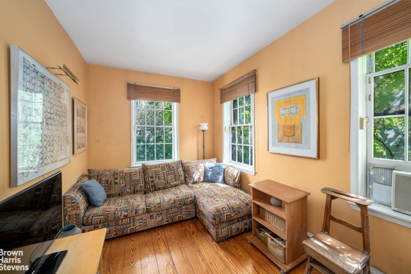 New York, New York, 10036, United States, 3 Bedrooms Bedrooms, ,3 BathroomsBathrooms,Residential,For Sale,2044891
