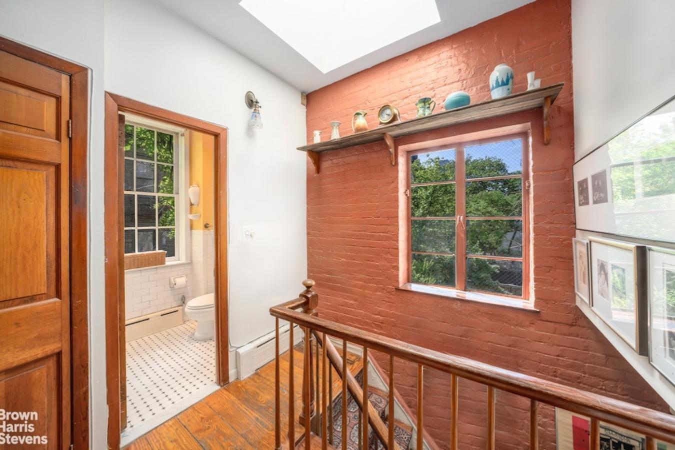 New York, New York, 10036, United States, 3 Bedrooms Bedrooms, ,3 BathroomsBathrooms,Residential,For Sale,2044891