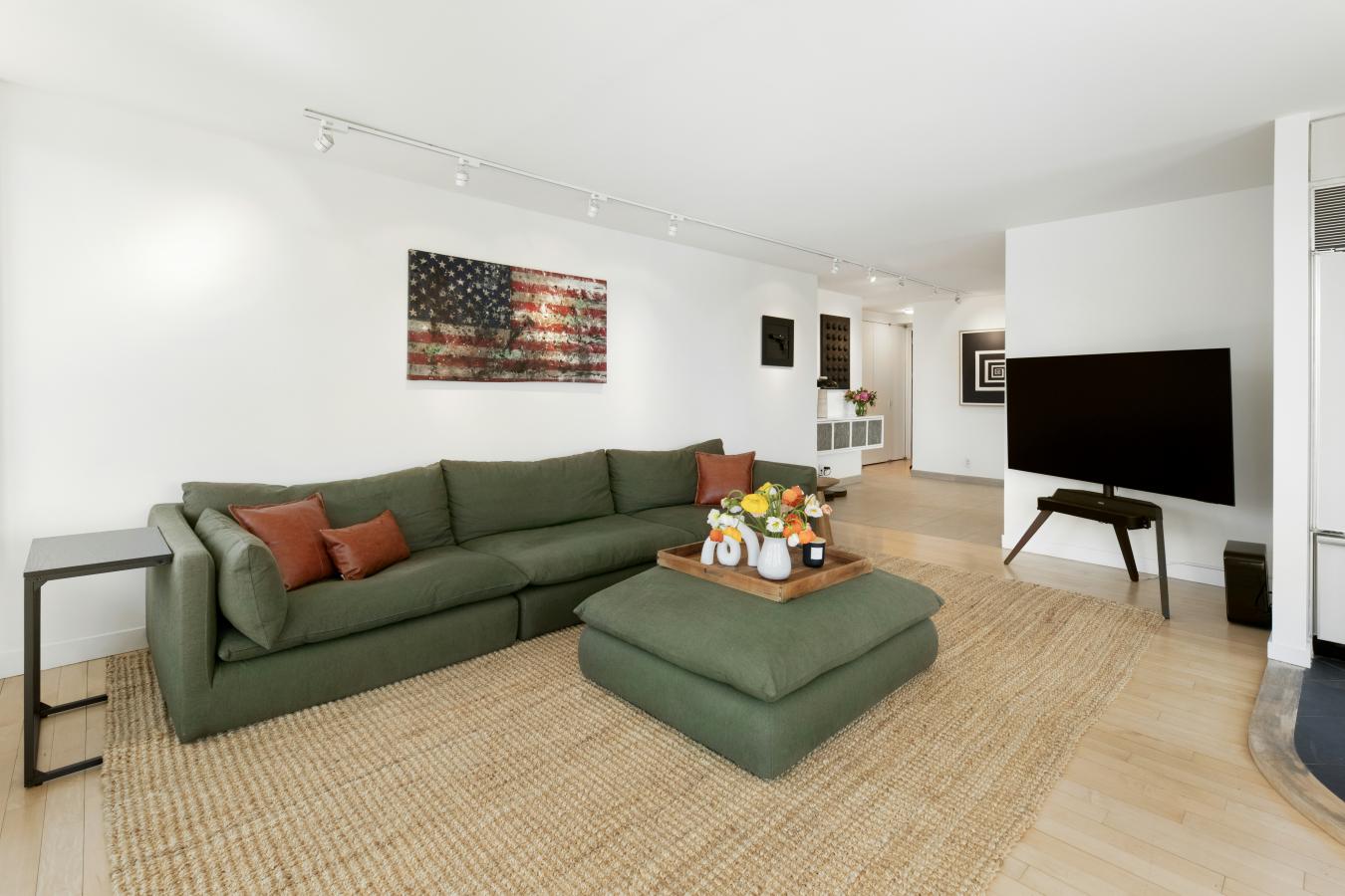 Flatiron, New York, 10010, United States, 2 Bedrooms Bedrooms, ,2 BathroomsBathrooms,Residential,For Sale,2044887