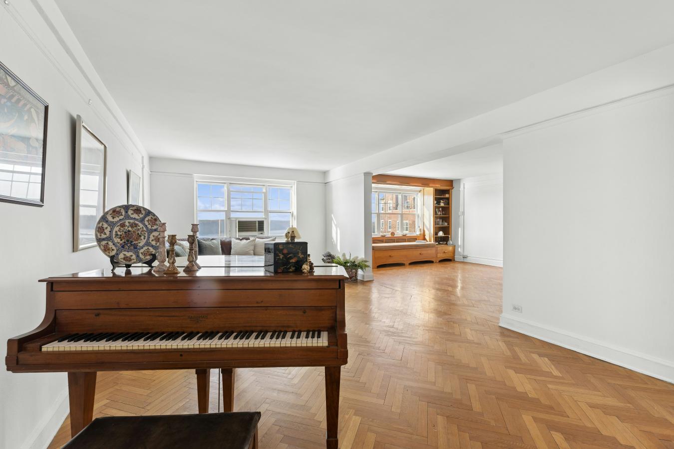 Washington Heights, New York, 10033, United States, 4 Bedrooms Bedrooms, ,3 BathroomsBathrooms,Residential,For Sale,2044886