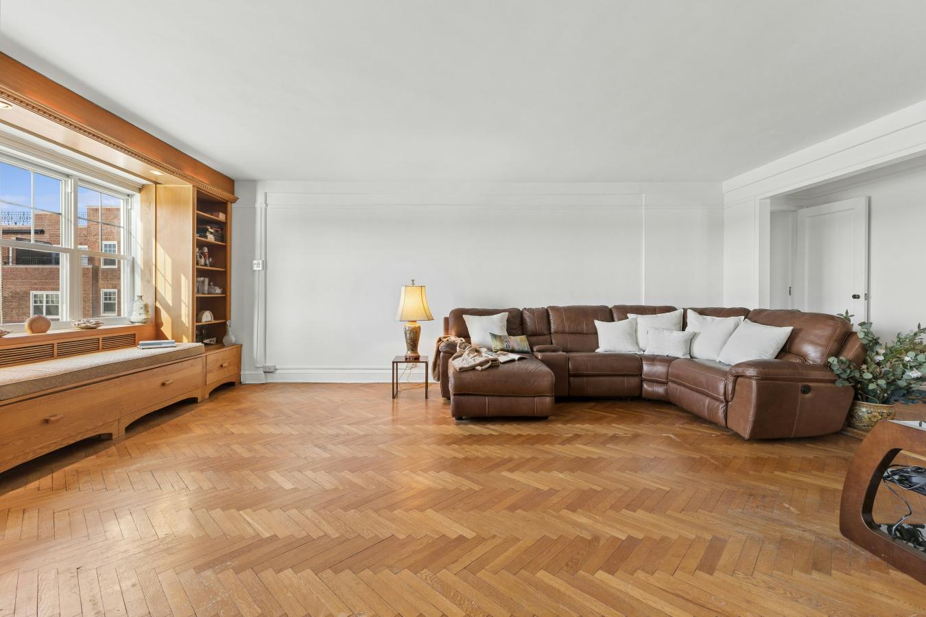 Washington Heights, New York, 10033, United States, 4 Bedrooms Bedrooms, ,3 BathroomsBathrooms,Residential,For Sale,2044886
