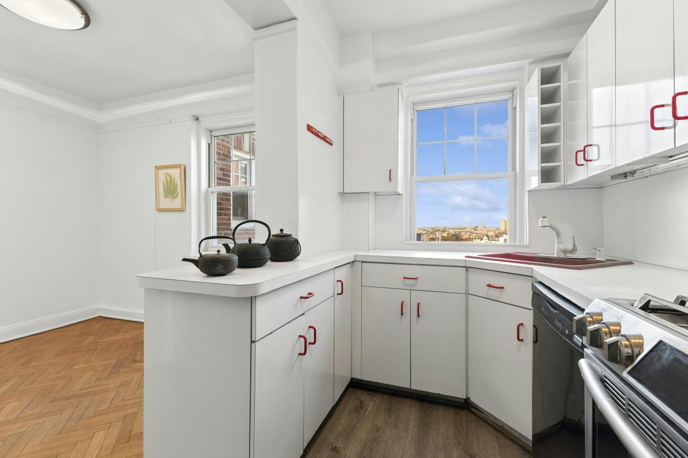 Washington Heights, New York, 10033, United States, 4 Bedrooms Bedrooms, ,3 BathroomsBathrooms,Residential,For Sale,2044886