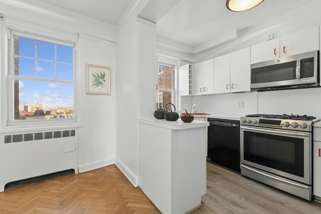 Washington Heights, New York, 10033, United States, 4 Bedrooms Bedrooms, ,3 BathroomsBathrooms,Residential,For Sale,2044886