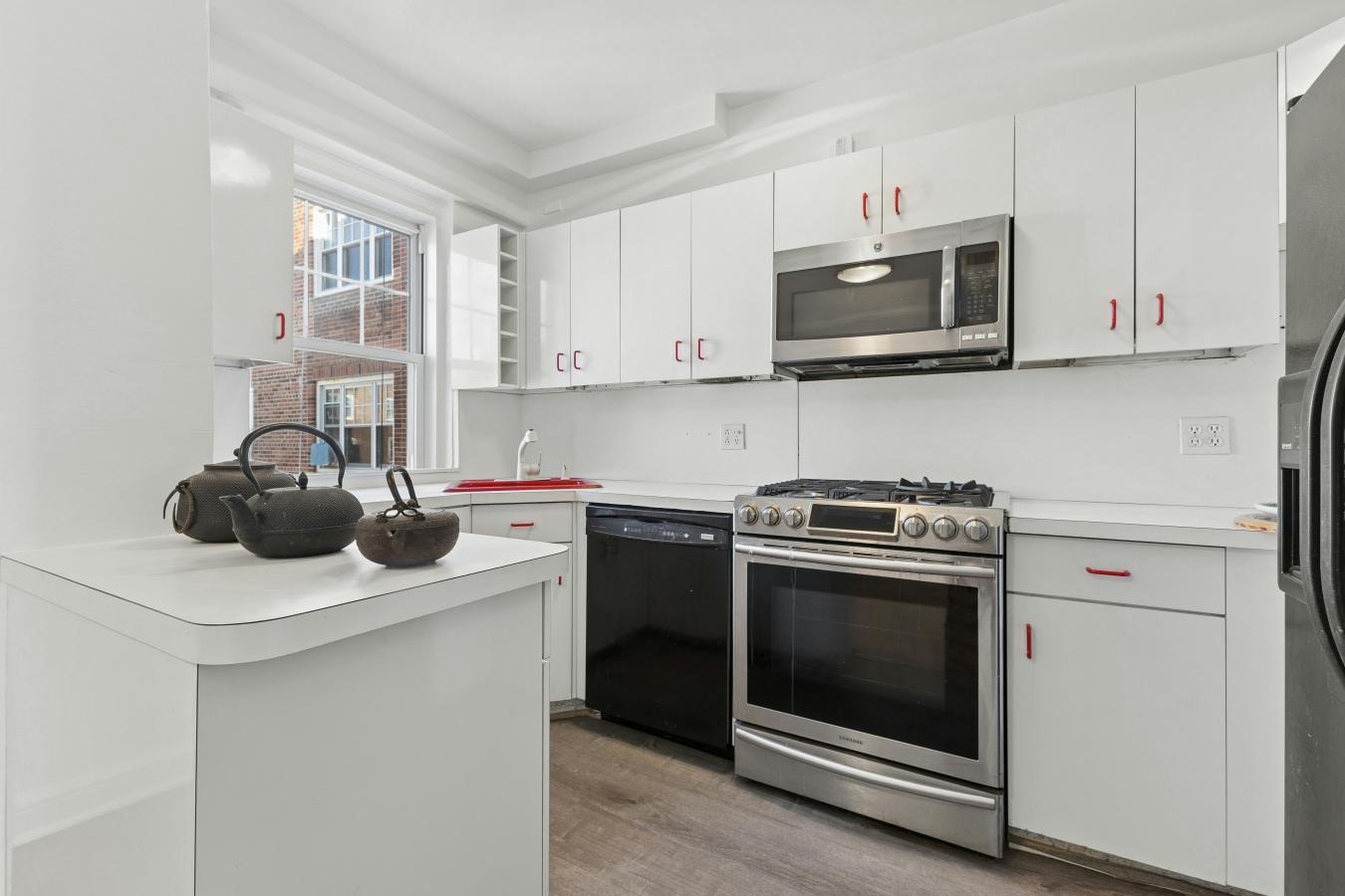 Washington Heights, New York, 10033, United States, 4 Bedrooms Bedrooms, ,3 BathroomsBathrooms,Residential,For Sale,2044886