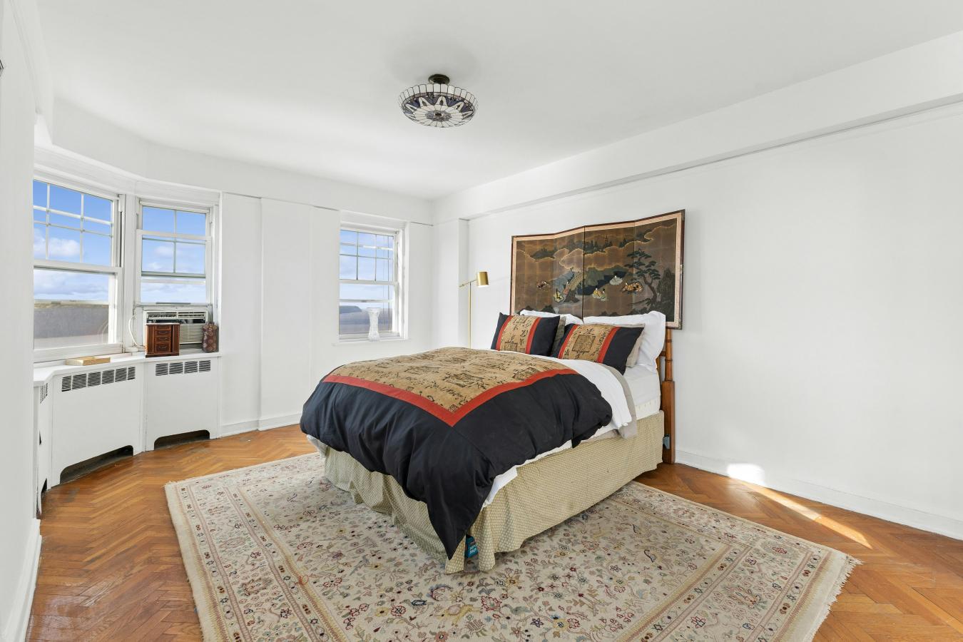 Washington Heights, New York, 10033, United States, 4 Bedrooms Bedrooms, ,3 BathroomsBathrooms,Residential,For Sale,2044886