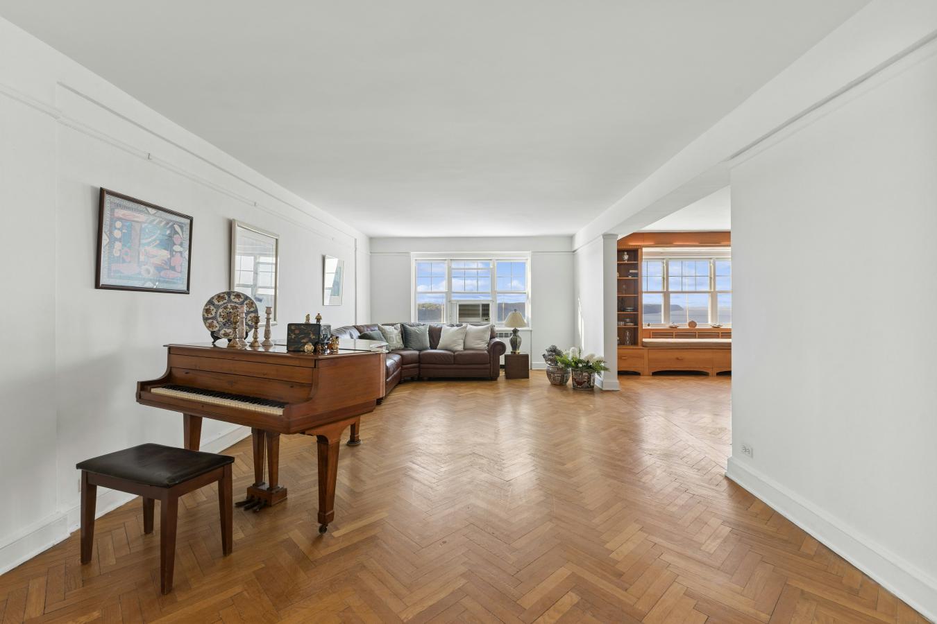 Washington Heights, New York, 10033, United States, 4 Bedrooms Bedrooms, ,3 BathroomsBathrooms,Residential,For Sale,2044886