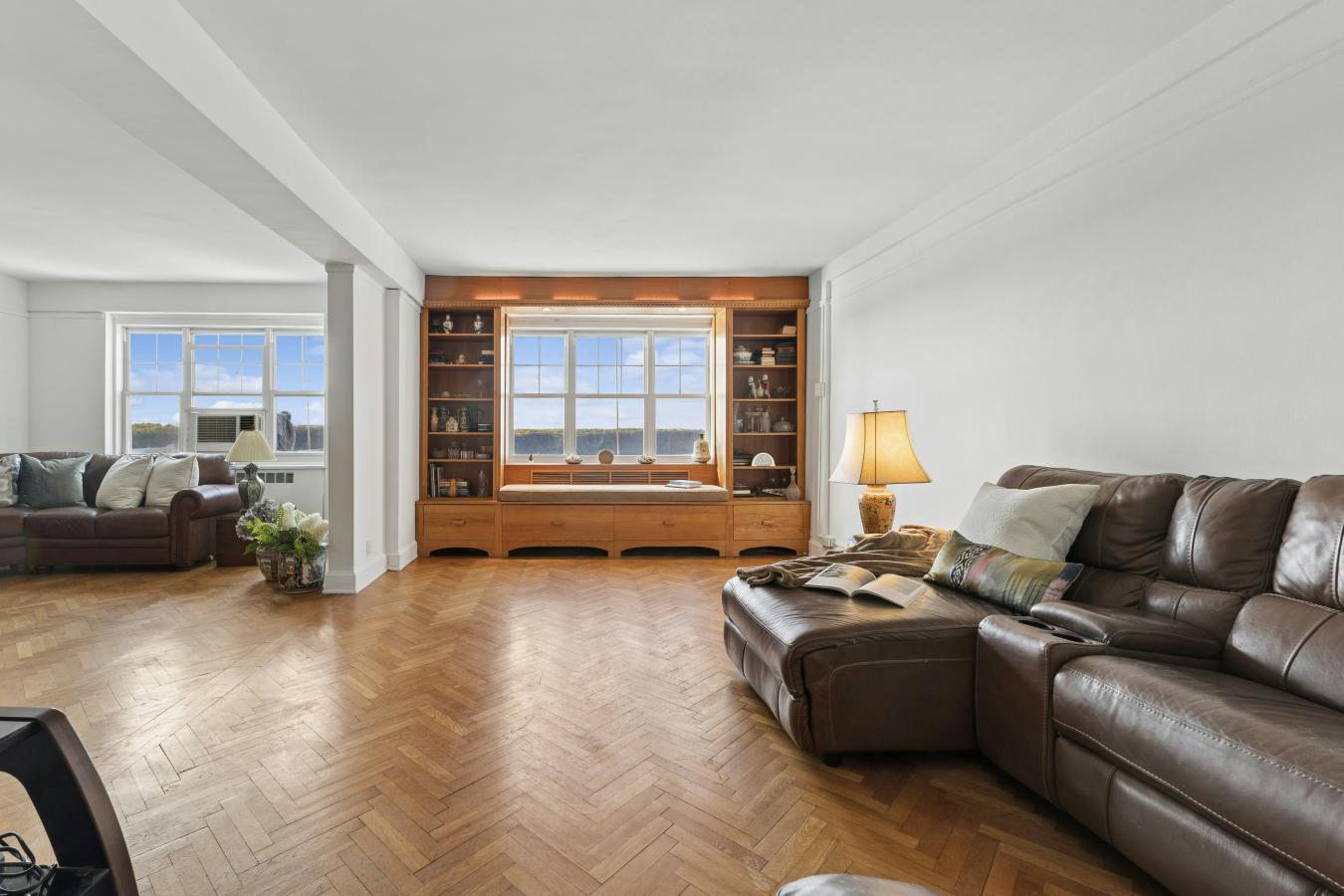 Washington Heights, New York, 10033, United States, 4 Bedrooms Bedrooms, ,3 BathroomsBathrooms,Residential,For Sale,2044886