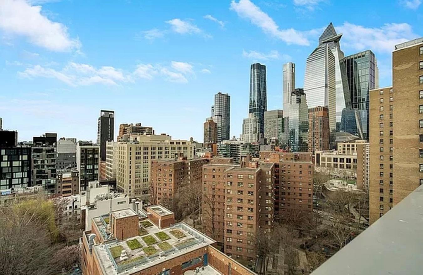 Chelsea, New York, 10011, United States, 1 Bedroom Bedrooms, ,2 BathroomsBathrooms,Residential,For Sale,2044885