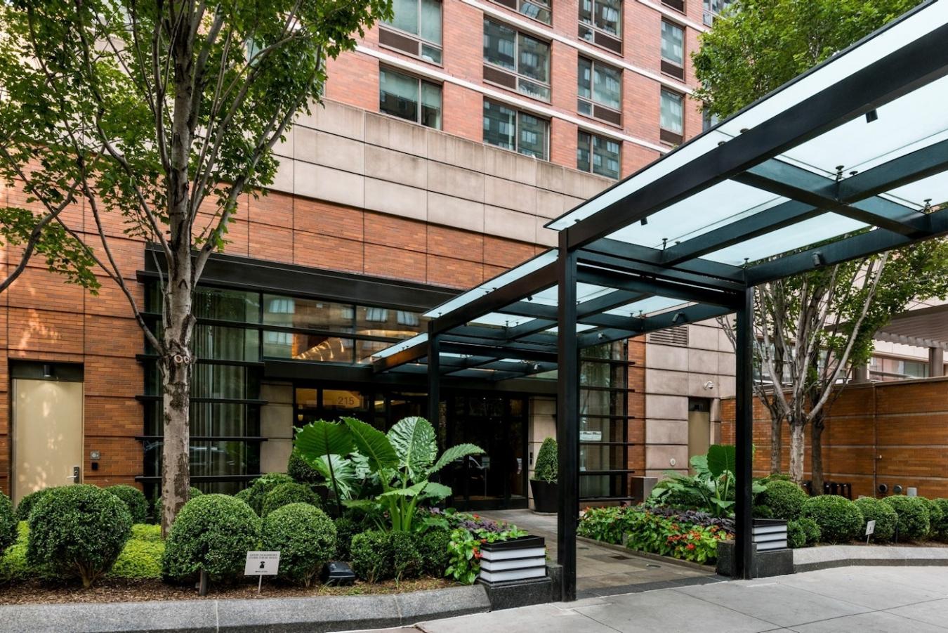 New York, New York, 10128, United States, 3 Bedrooms Bedrooms, ,3 BathroomsBathrooms,Residential,For Sale,2044884