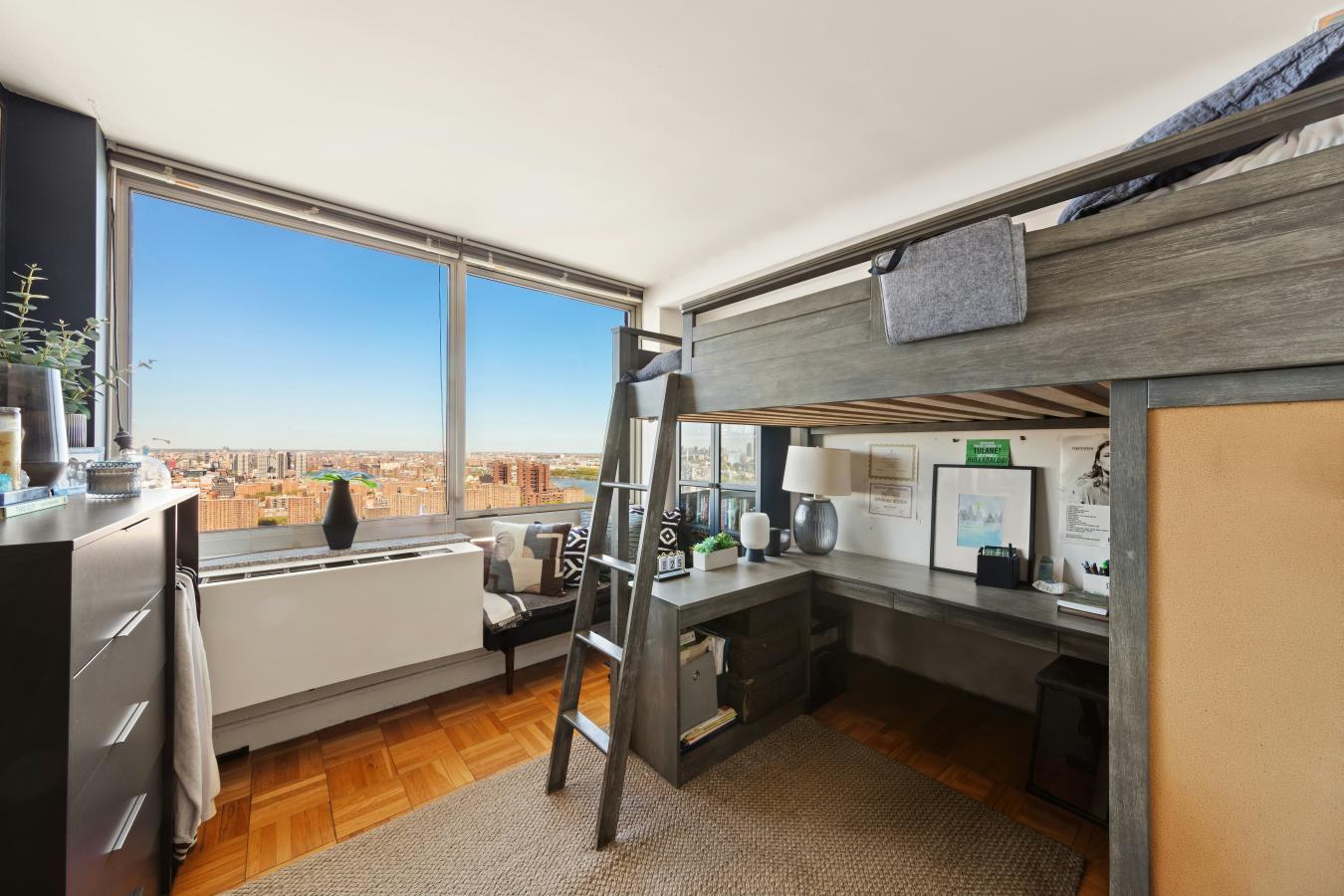 New York, New York, 10128, United States, 3 Bedrooms Bedrooms, ,3 BathroomsBathrooms,Residential,For Sale,2044884