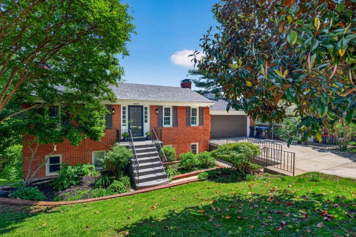 Louisville, Kentucky, 40205, United States, 4 Bedrooms Bedrooms, ,3 BathroomsBathrooms,Residential,For Sale,2044883