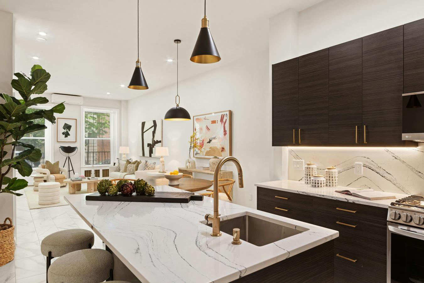 New York, New York, 10028, United States, 3 Bedrooms Bedrooms, ,2 BathroomsBathrooms,Residential,For Sale,2044880