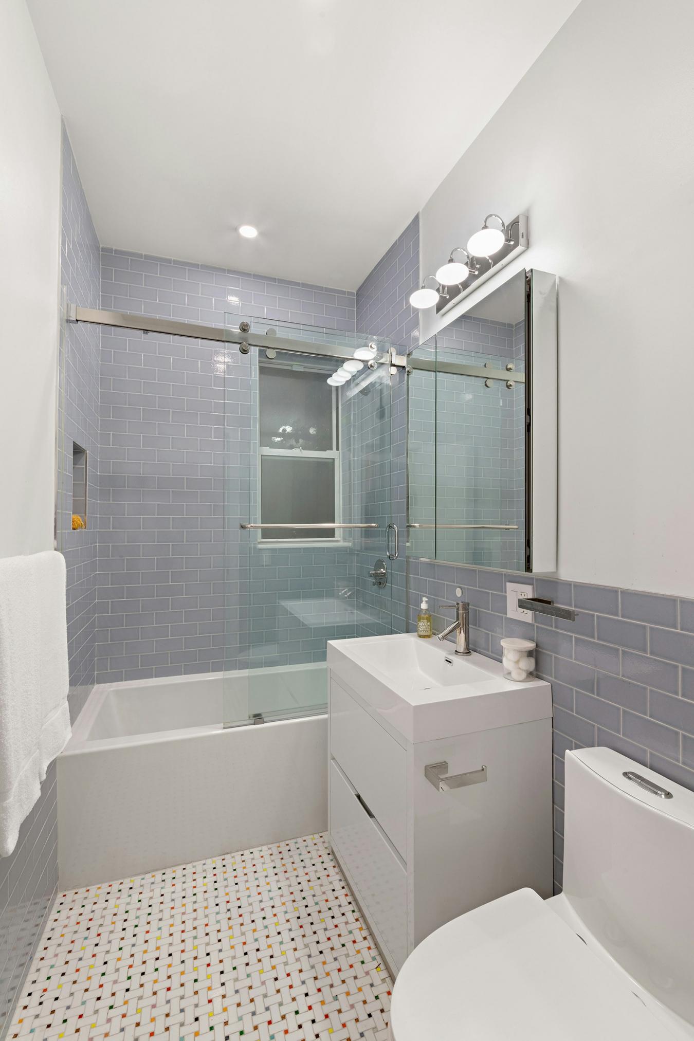 New York, New York, 10028, United States, 3 Bedrooms Bedrooms, ,2 BathroomsBathrooms,Residential,For Sale,2044880