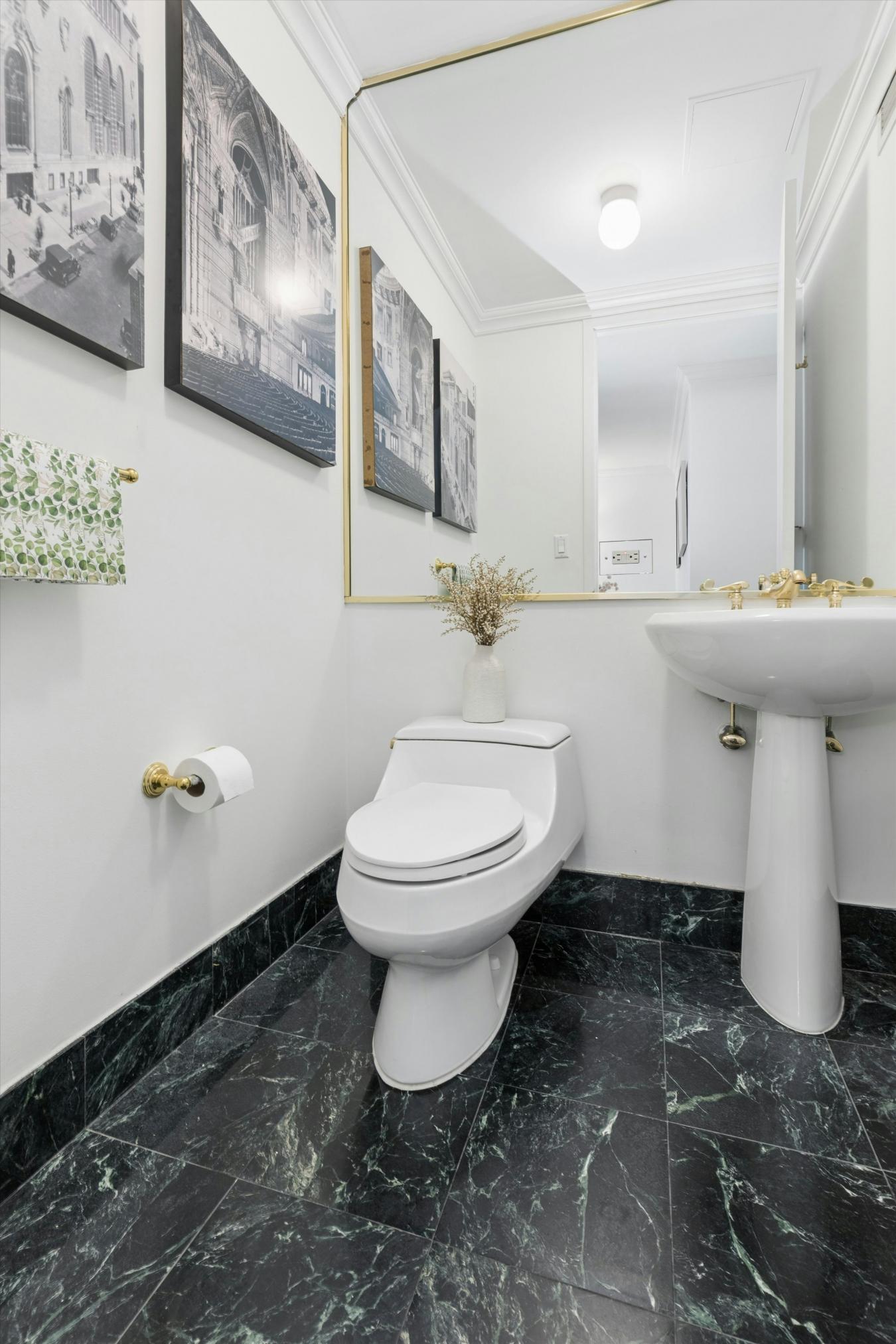 New York, New York, 10021, United States, 1 Bedroom Bedrooms, ,1 BathroomBathrooms,Residential,For Sale,2044878