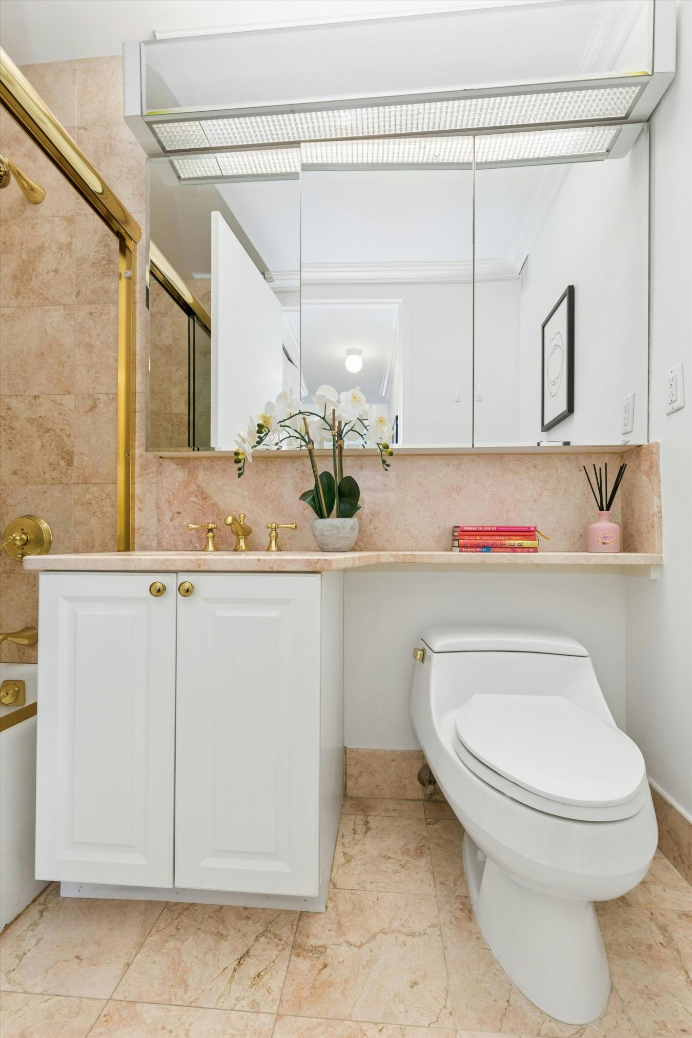 New York, New York, 10021, United States, 1 Bedroom Bedrooms, ,1 BathroomBathrooms,Residential,For Sale,2044878
