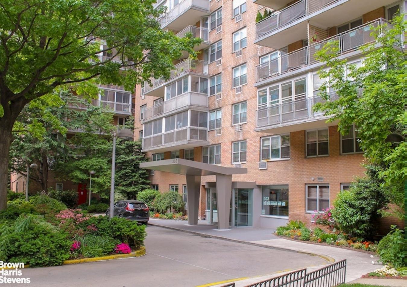 New York, New York, 10023, United States, 2 Bedrooms Bedrooms, ,1 BathroomBathrooms,Residential,For Sale,2044873
