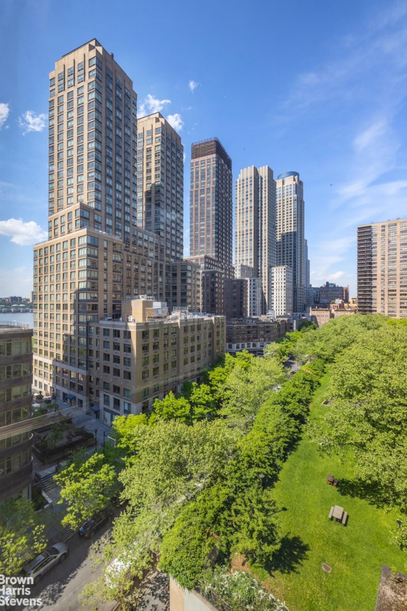 New York, New York, 10023, United States, 2 Bedrooms Bedrooms, ,1 BathroomBathrooms,Residential,For Sale,2044873