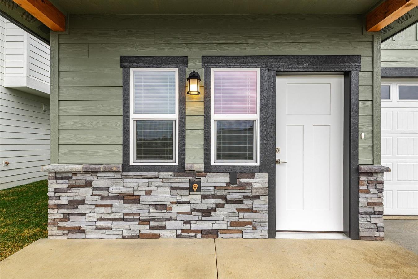 $5k Builder Credit + Lender Credit! Completed, move-in ready new const – image 3