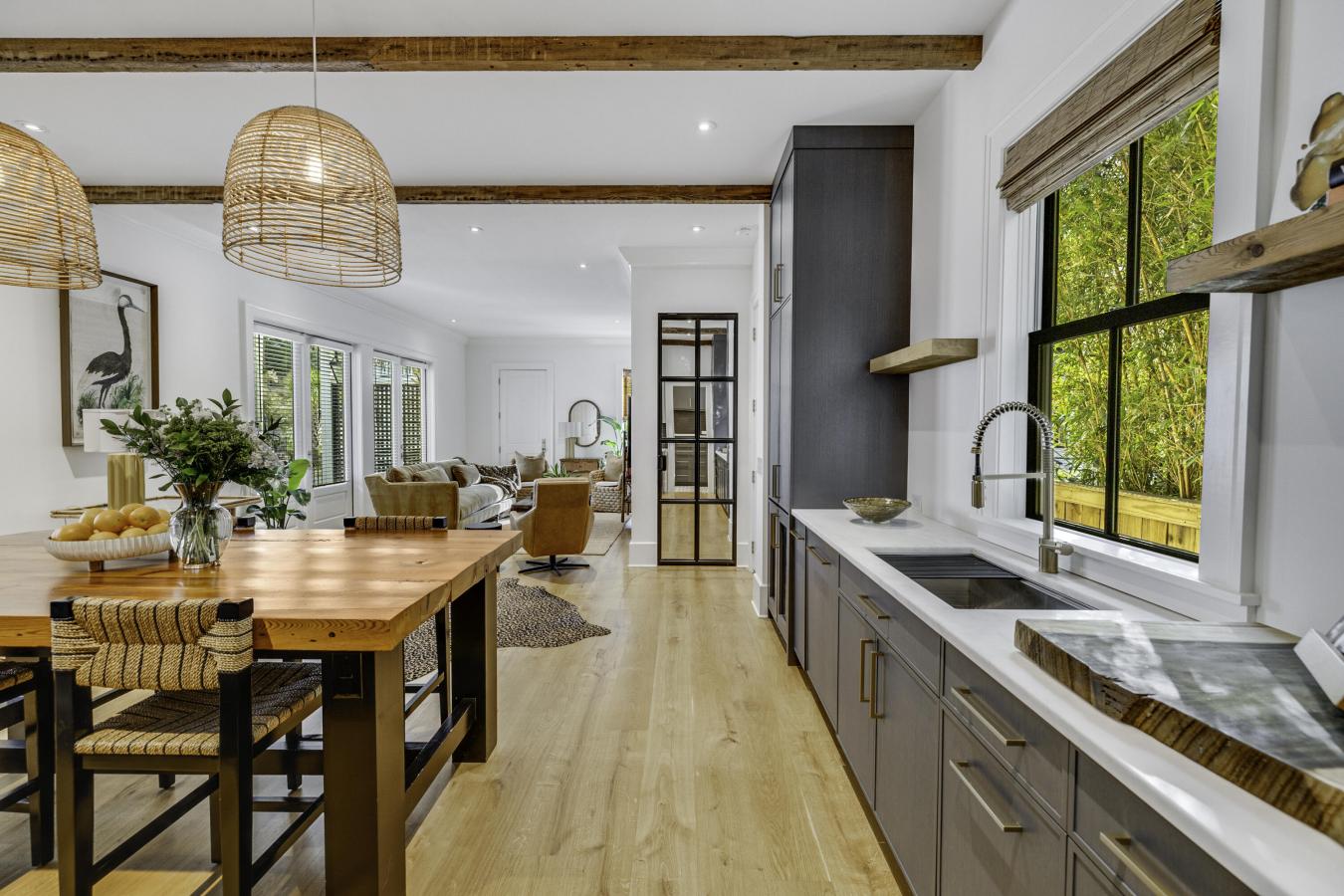 Charleston, Charleston, 29403, United States, 3 Bedrooms Bedrooms, ,3 BathroomsBathrooms,Residential,For Sale,2044865