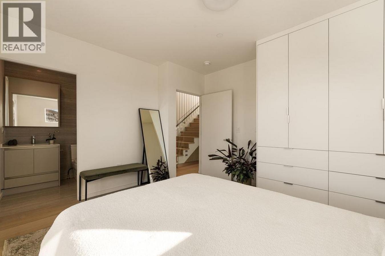Vancouver, BC, V5Z2H9, Canada, 3 Bedrooms Bedrooms, ,2 BathroomsBathrooms,Residential,For Sale,2045315