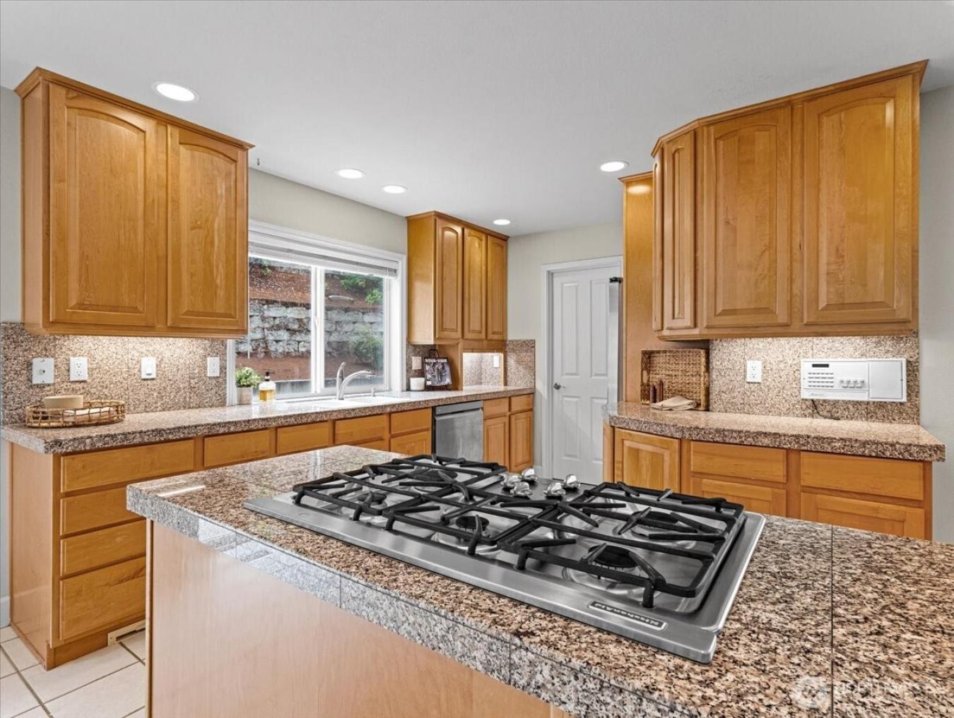 Vancouver, Clark, 98665, United States, 4 Bedrooms Bedrooms, ,2 BathroomsBathrooms,Residential,For Sale,2045312
