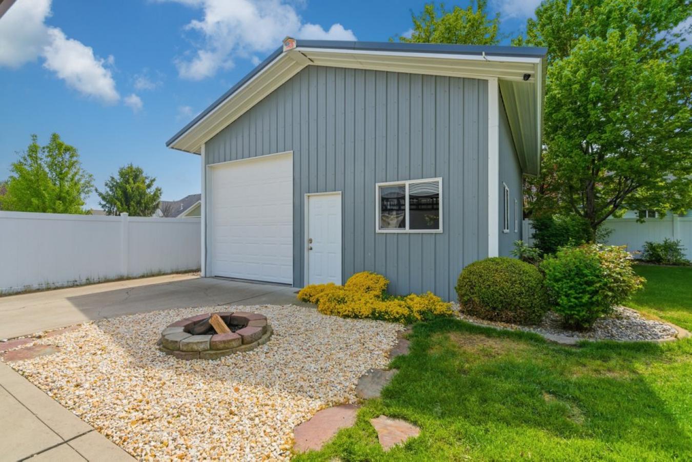 Hayden, Kootenai, 83835, United States, 4 Bedrooms Bedrooms, ,3 BathroomsBathrooms,Residential,For Sale,2045585
