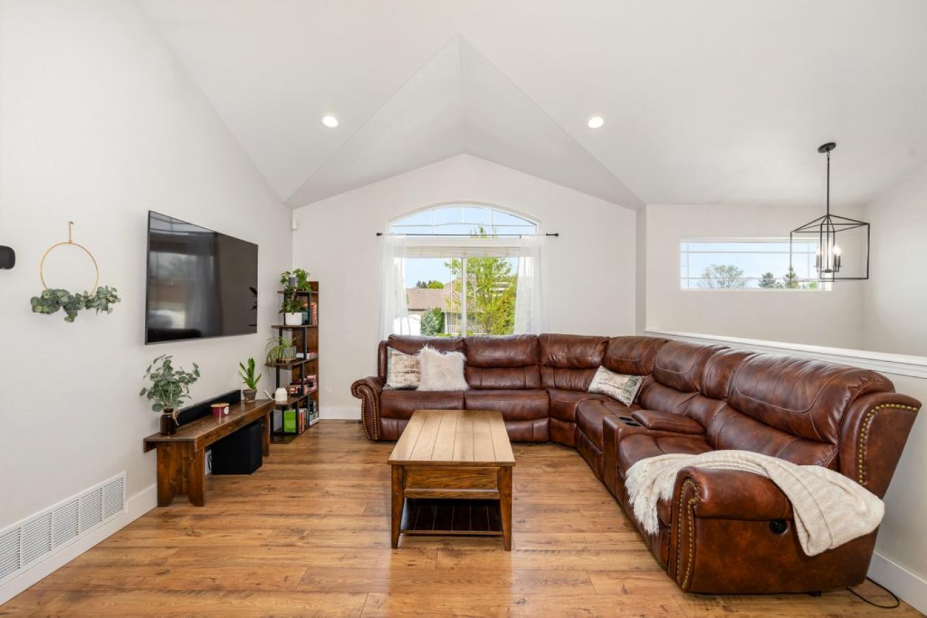Hayden, Kootenai, 83835, United States, 4 Bedrooms Bedrooms, ,3 BathroomsBathrooms,Residential,For Sale,2045585